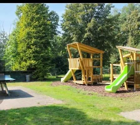 Bos Bungalow Zonnetje 93 ホリデーパーク